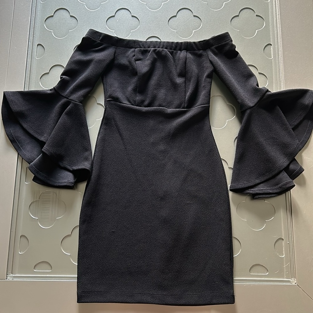 TEEZE ME Black Off Shoulder Bell Sleeve Bodycon Mini Dress Cocktail Party Size 0